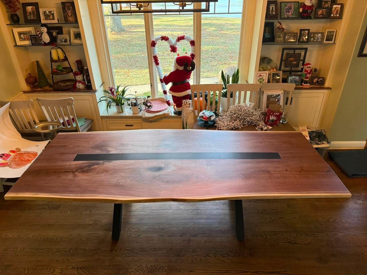 Epoxy &
Live Edge Tables